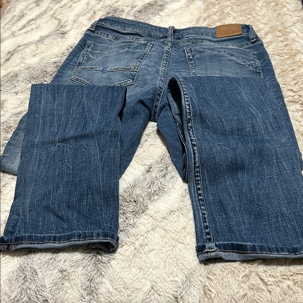 Buckle BKE Stella Straight Leg Jeans with Mid Rise Fit and Whiskering 31 x 32 - Picture 4 of 11